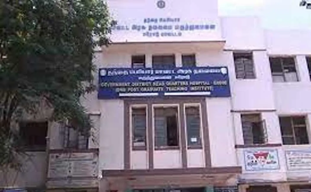 Erode government hospital did not provide a stretcher, daughter carried her mother